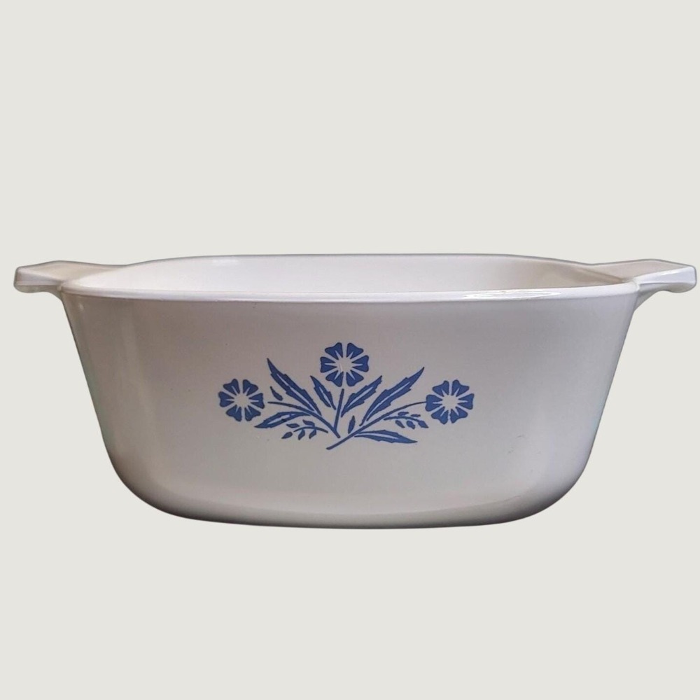 Corning Ware Vintage Blue Cornflower 1.5 Quart Casserole P-1 1/2-B Made in USA